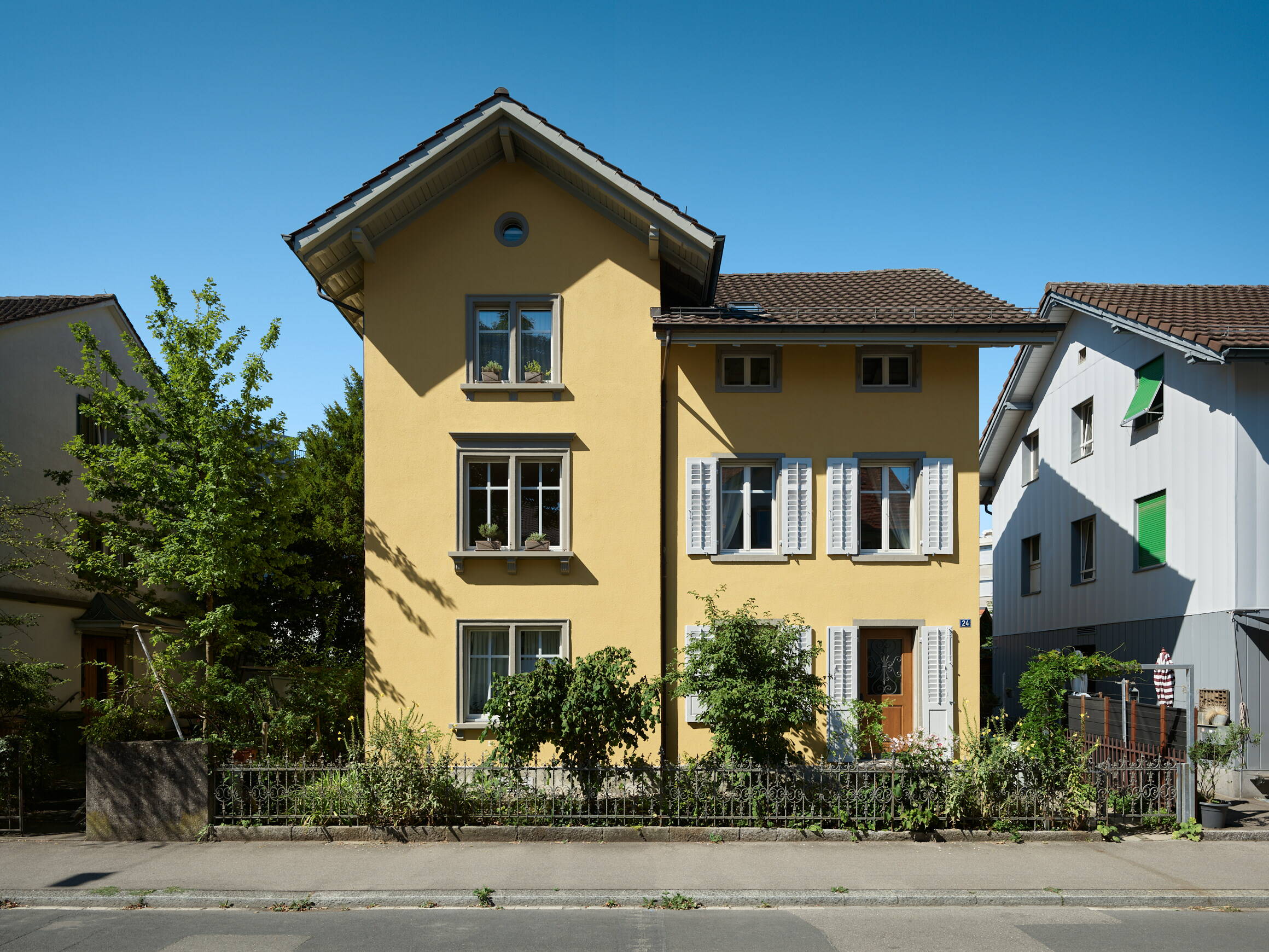 Aussenansicht des MFH im Winterthurer Neuwiesenquartier. 